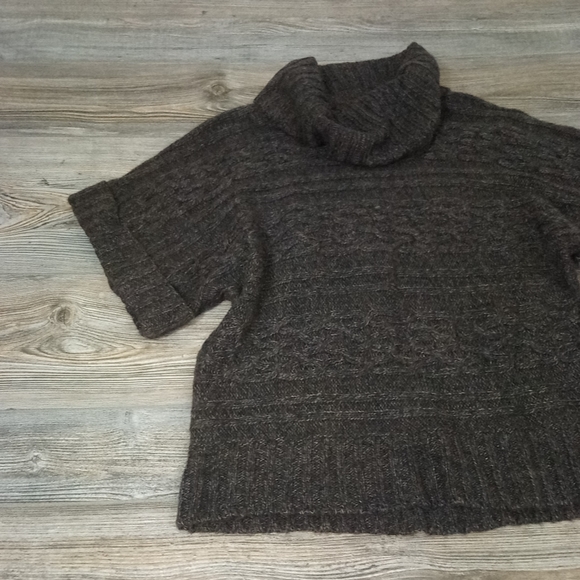 Braided Crochet Cable Knit Short Sleeve Sweater Top - Picture 2 of 12